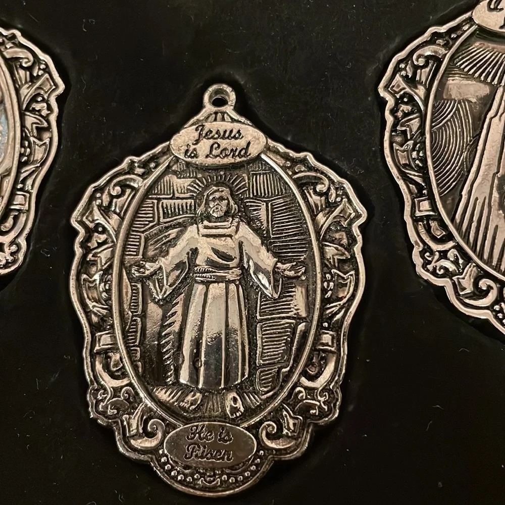 Messiah Collection Metal Silver Plated Christmas Ornaments in Original Box‎ 5 PC